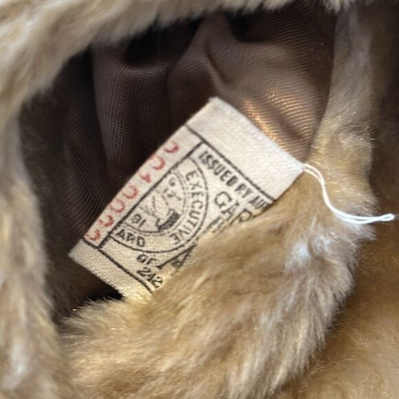 Vintage Cara women’s faux fur coat. No size tag. Please see measurements - Picture 10 of 11